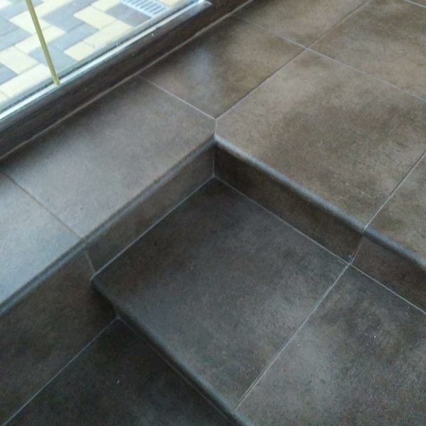 СТУПЕНЬ УГЛОВАЯ WESTERWALDER ATRIUM MOCCA ECKFLORENTINER 32X32